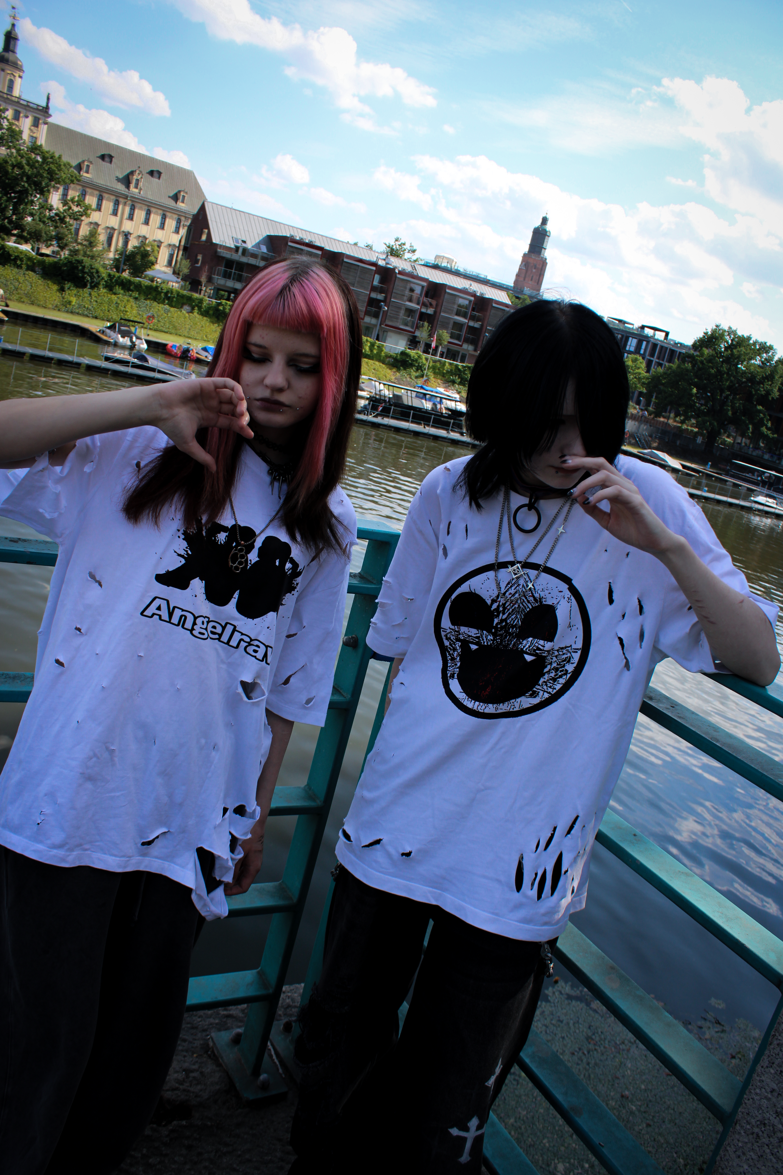 logo tee