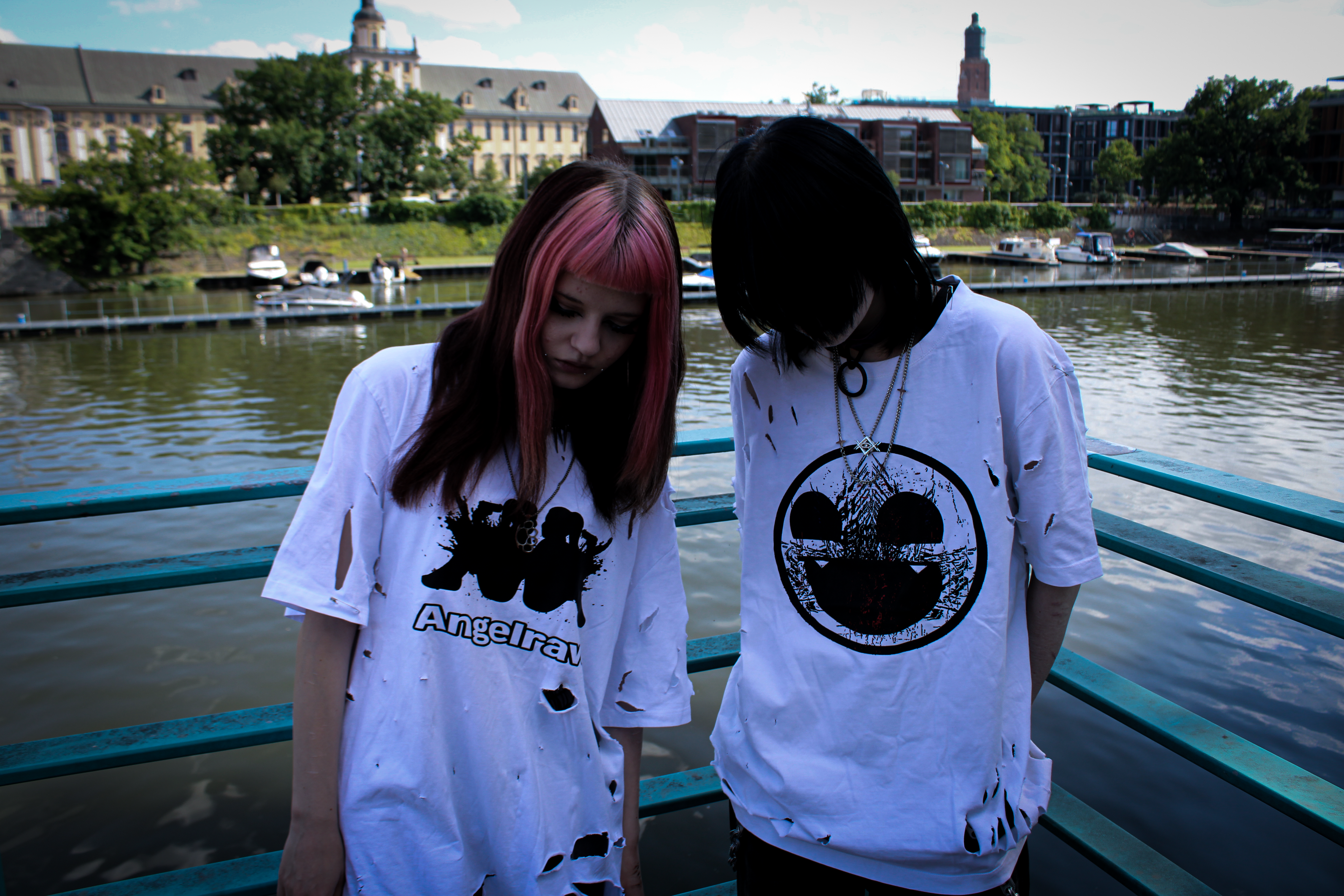 logo tee