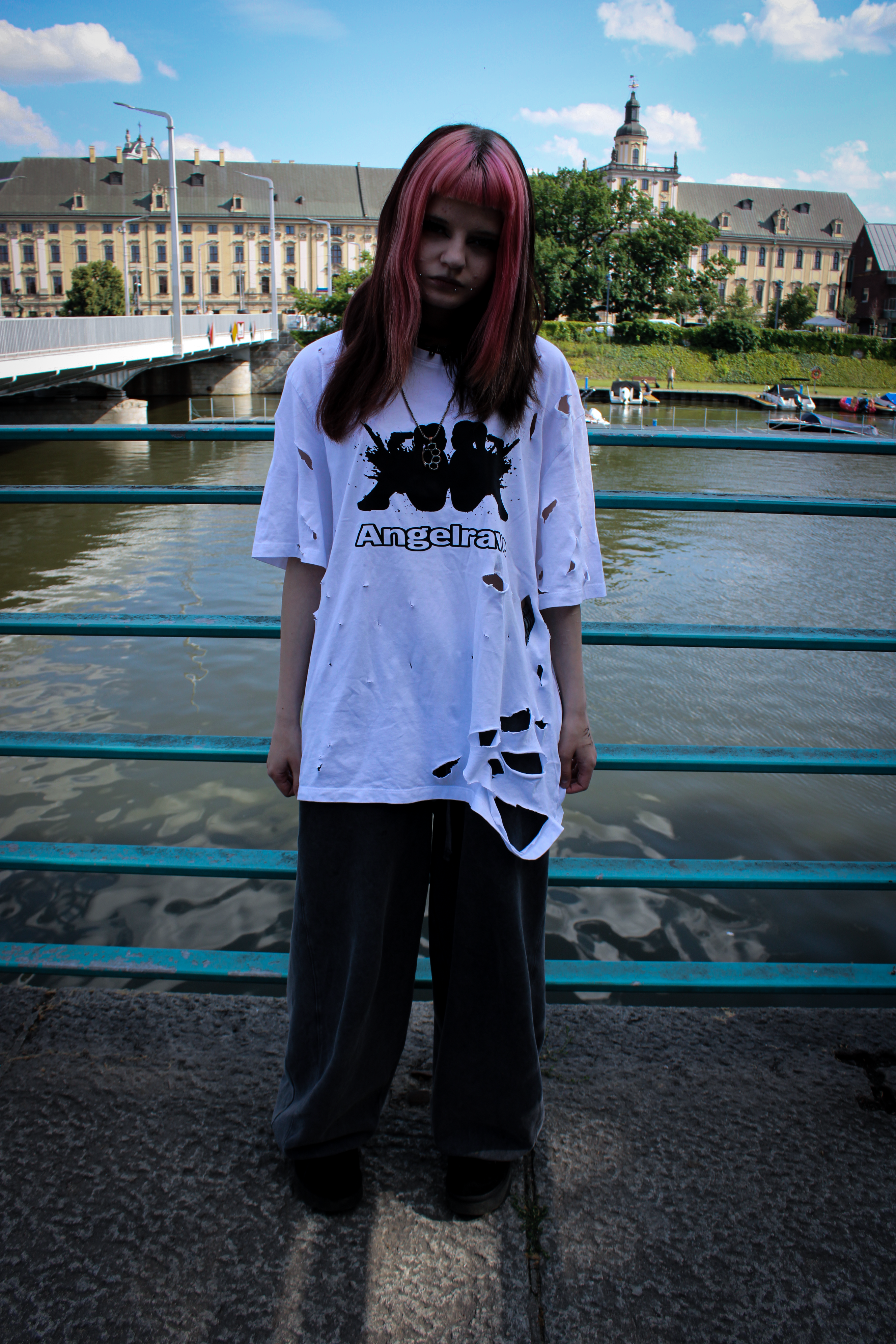 logo tee